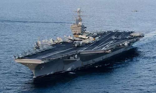 Iran War | யு.எல்.எஸ். ஆபிரகாம் லிங்கன்: அமெரிக்க மிகப்பெரிய போர்க்கப்பலை ஈரான் தாக்கியதா?