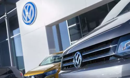 Volkswagen | முன்னணி கார் நிறுவனத்தில் 50000 பேர் நீக்கம்: அதிரடி அறிவிப்பால் ஊழியர்கள் அதிர்ச்சி