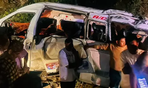 நேபாளம்: மலையிலிருந்து கீழே விழுந்த EV வாகனம்.. 7 இந்திய பக்தர்கள் பலி