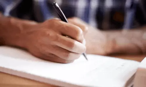 UP Exam | பண்டிட்கள், சந்தர்ப்பவாதிகள்... போட்டித் தேர்வு வினாத்தாளால் கிளம்பிய புது சர்ச்சை