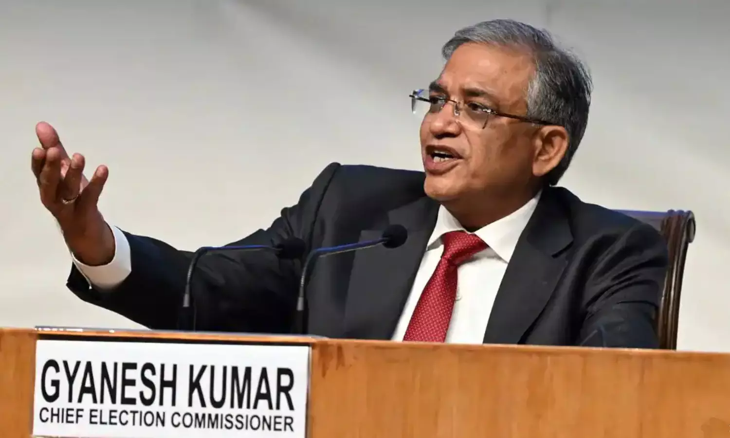 தமிழகத்தில் 75 ஆயிரம் வாக்குச்சாவடிகள் அமைக்கப்படும்- தலைமை தேர்தல் கமிஷனர் தகவல் தமிழகத்தில் 75 ஆயிரம் வாக்குச்சாவடிகள் அமைக்கப்படும்- தலைமை தேர்தல் கமிஷனர் தகவல்